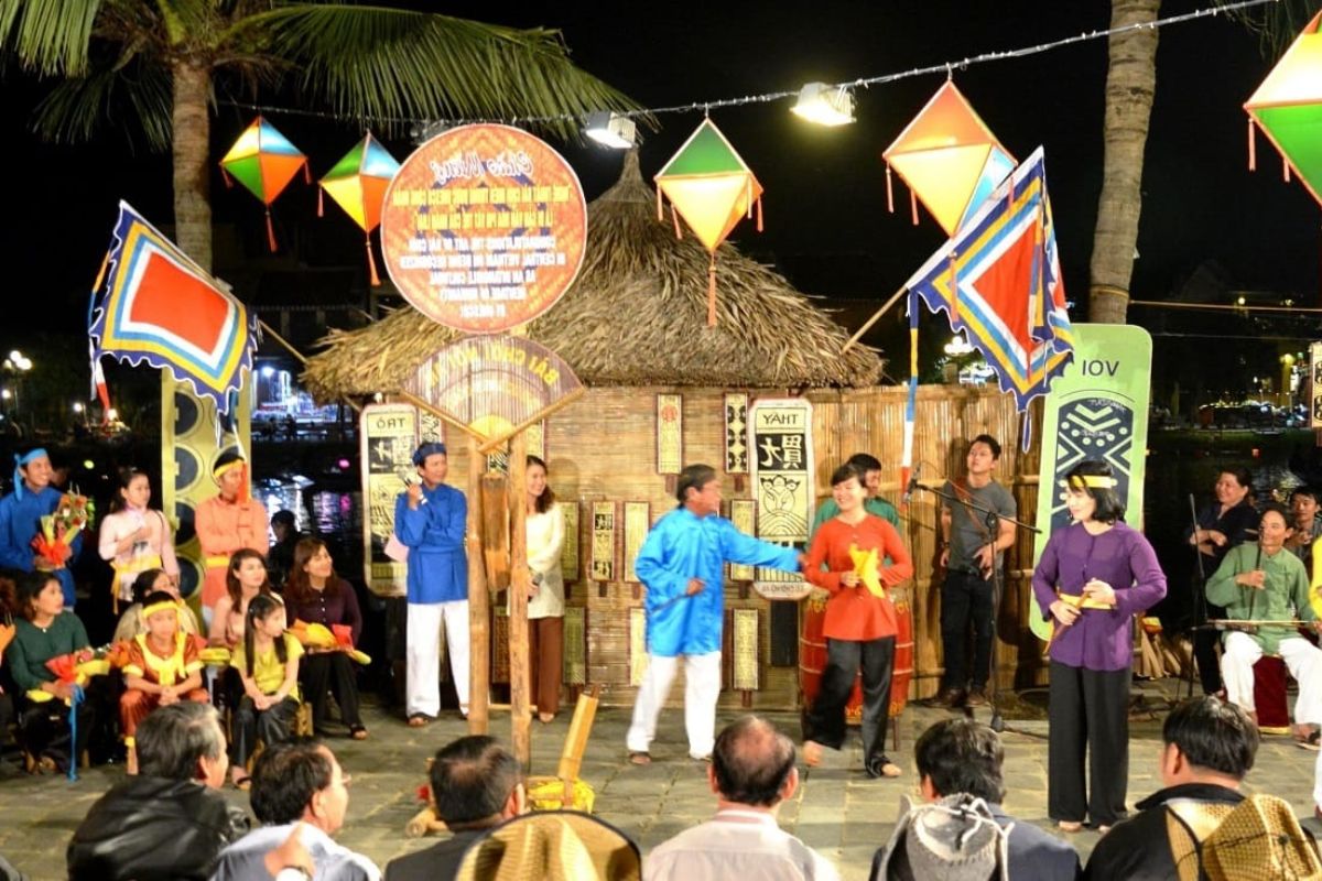 Traditional Bai Choi singing performance in Hoi An